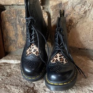 Dr Martens Bentley II leopard heart